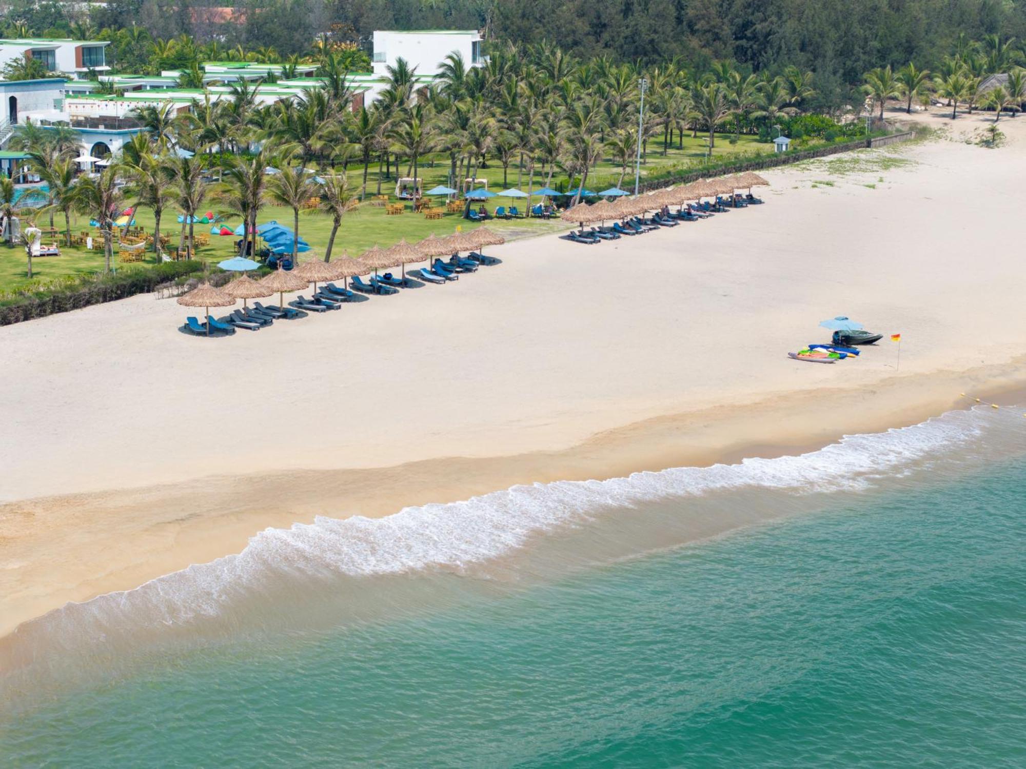 Wyndham Hoi An Royal Beachfront Resort & Villas Buitenkant foto