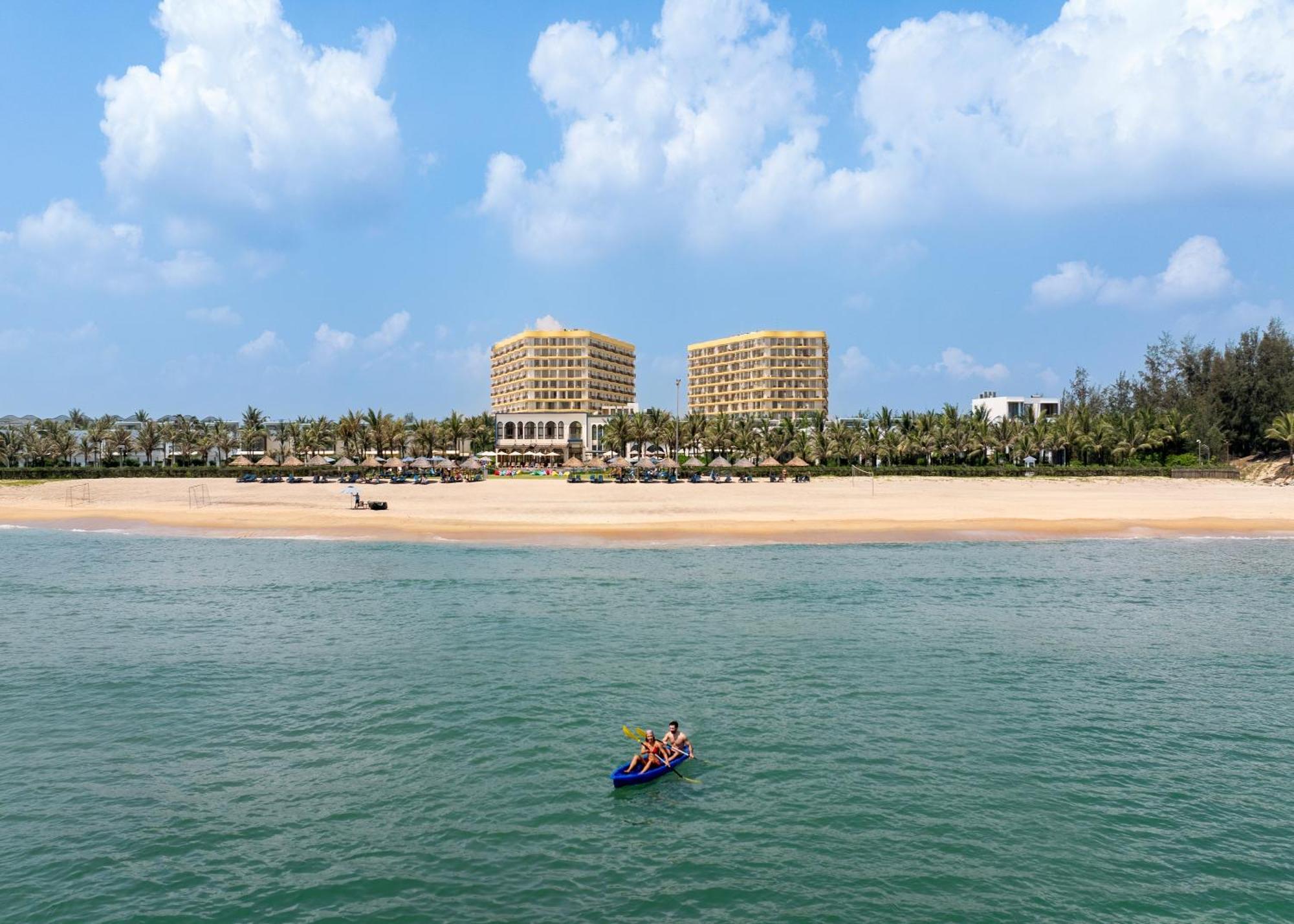 Wyndham Hoi An Royal Beachfront Resort & Villas Buitenkant foto